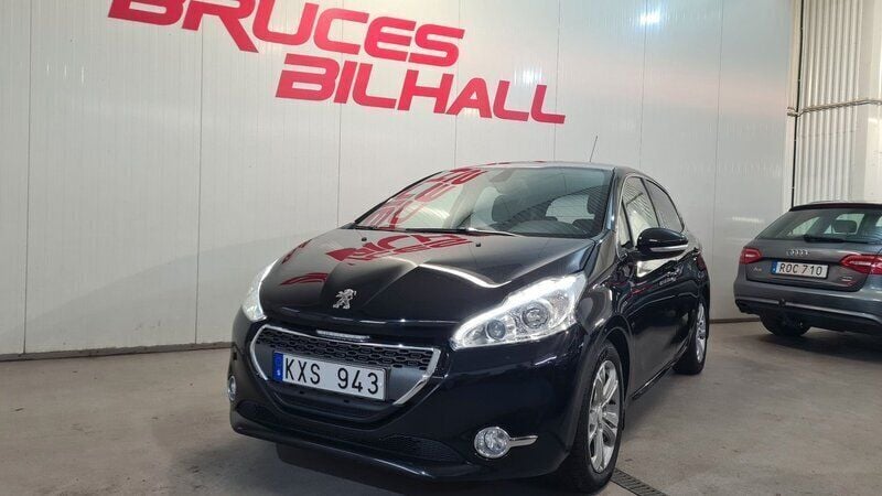 Svart Begagnad 2013 Peugeot 208 Halvkombi | 93 900 kr (Marknadspris) - Bild 1/4