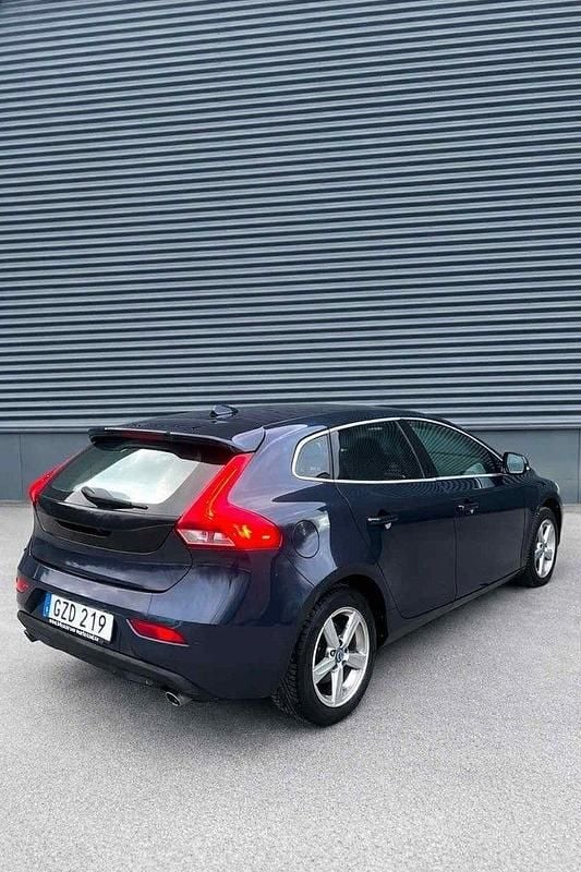 Begagnad Volvo V40 Momentum 150 HK (110 kW) 2013 Blå Kombi