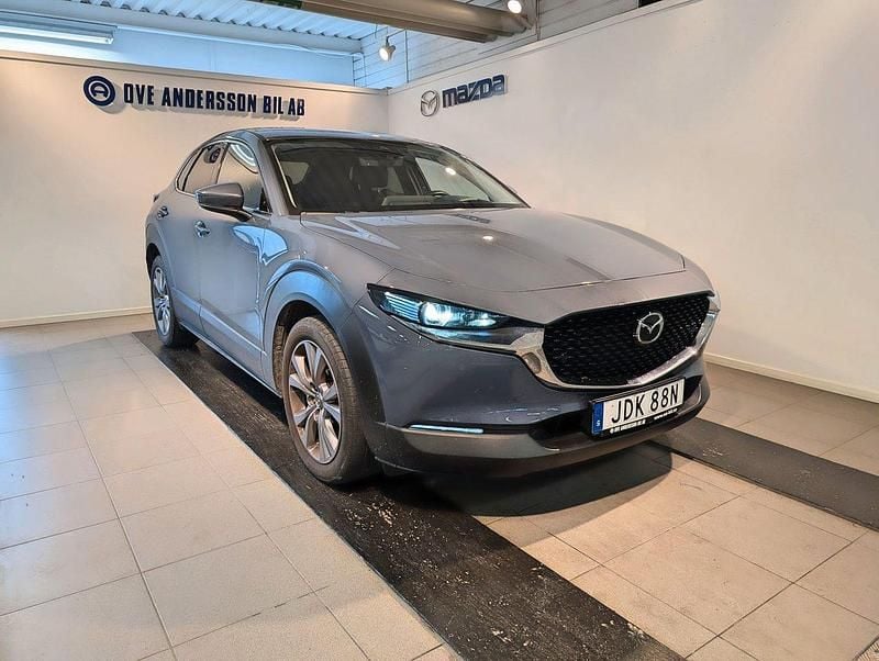 Grå Begagnad 2020 Mazda CX-30 Sky SUV | 254 900 kr (Marknadspris) - Bild 1/4