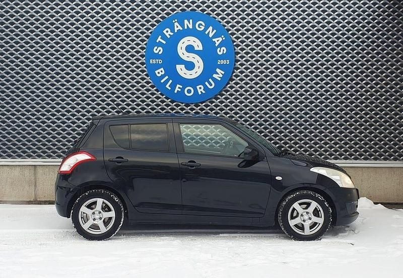 Begagnad Suzuki Swift Exclusive 94 HK (69 kW) 2012 Svart Halvkombi