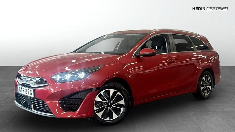 Röd (red) Begagnad 2022 Kia Ceed Advance Kombi | 229 900 kr (Marknadspris) - Bild 1/4
