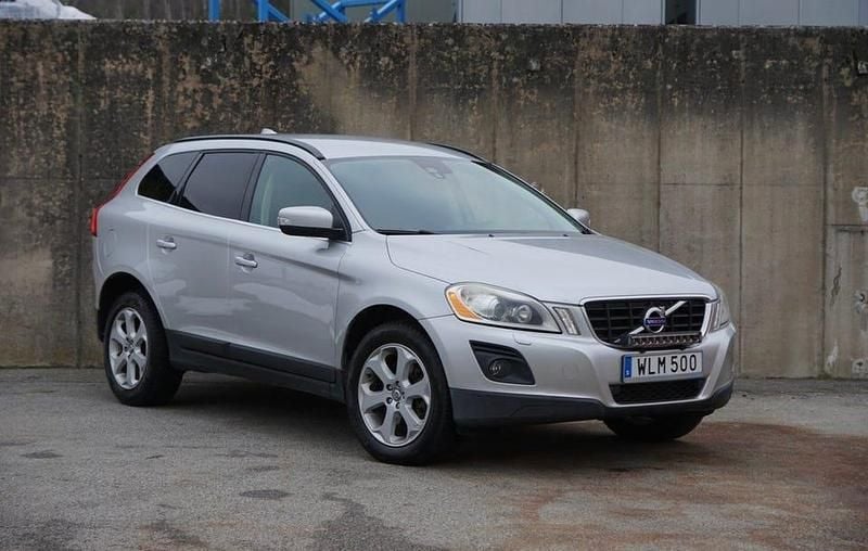 Silver Begagnad 2010 Volvo XC60 SUV | 84 900 kr (Marknadspris) - Bild 1/4