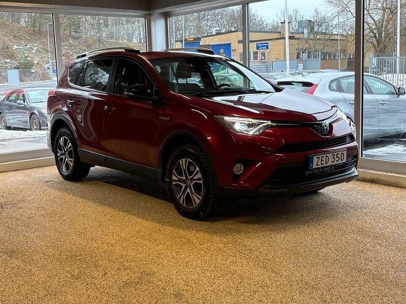 Begagnad Toyota RAV4 Hybrid Edition 197 HK (144 kW) 2017 Röd SUV