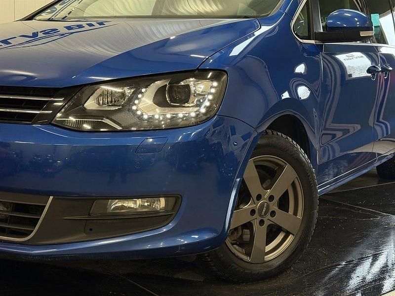 Begagnad VW Sharan 150 HK (110 kW) 2018 Blå Minibuss