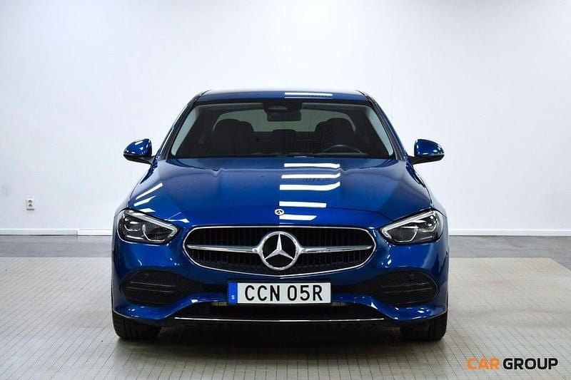 Blå Begagnad 2022 Mercedes C200 Avantgarde Sedan | 469 900 kr (Lite dyr) - Bild 1/4