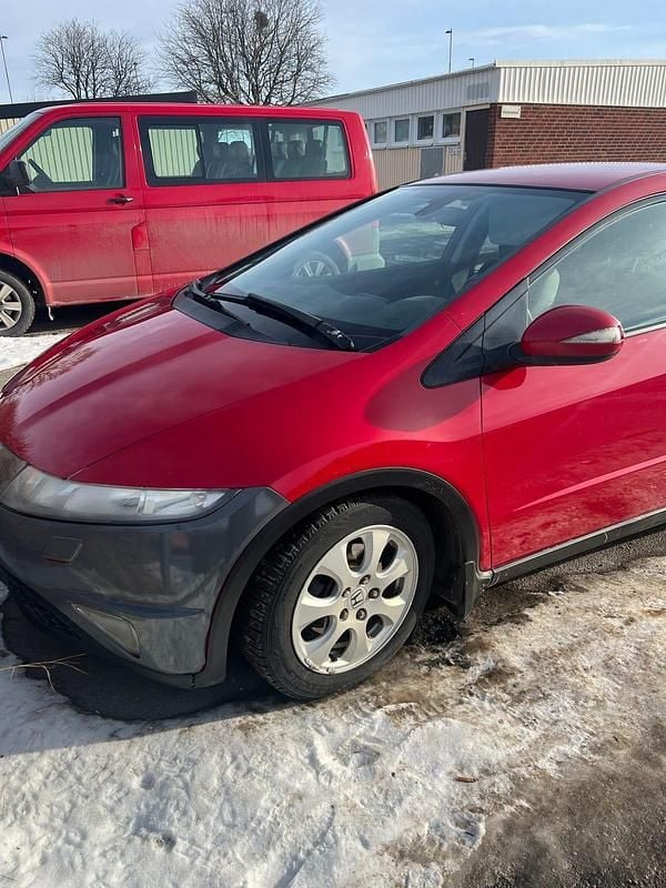 Begagnad Honda Civic 140 HK (102 kW) 2008 Röd