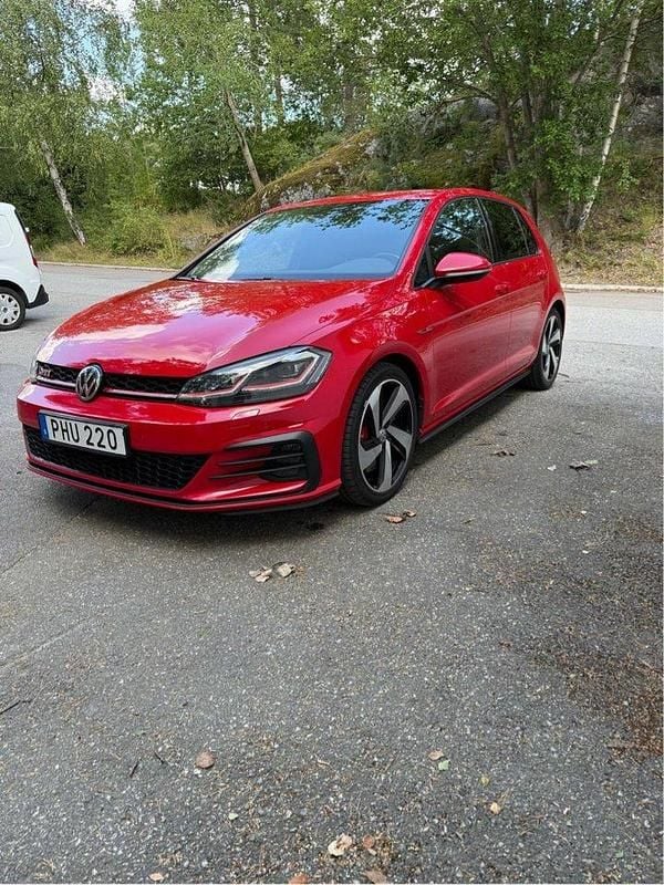 Röd Begagnad 2017 VW Golf VII GTI Halvkombi | 200 000 kr (Bra pris) - Bild 1/4