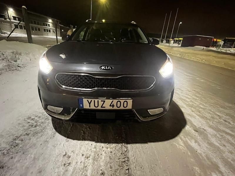 Grå Begagnad 2018 Kia Niro SUV | 169 000 kr (Bra pris) - Bild 1/4