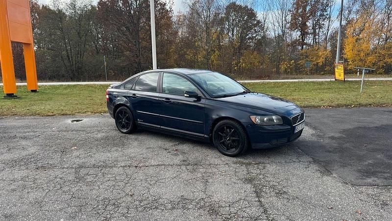 Blå Begagnad 2004 Volvo S40 Summum Sedan | 44 000 kr (Bra pris) - Bild 1/4