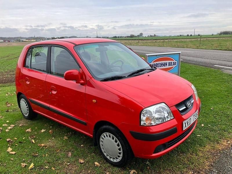 Röd Begagnad 2005 Hyundai Atos Comfort Halvkombi | 29 000 kr - Bild 1/4