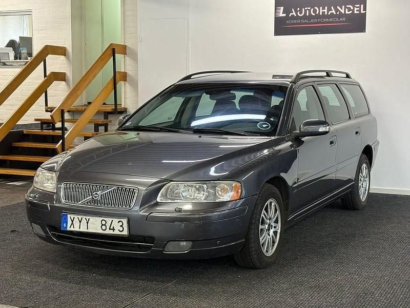 Grå Begagnad 2006 Volvo V70 Momentum Kombi | 34 900 kr (Marknadspris) - Bild 1/4