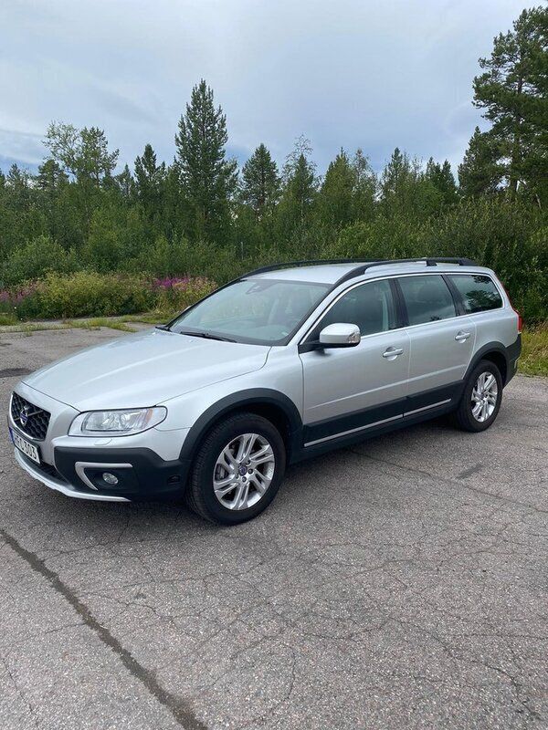 Silver Begagnad 2015 Volvo XC70 Momentum SUV | 239 000 kr (Marknadspris) - Bild 1/4