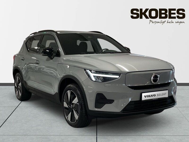 Grå Begagnad 2025 Volvo EX40 Core SUV | 499 100 kr (Marknadspris) - Bild 1/3