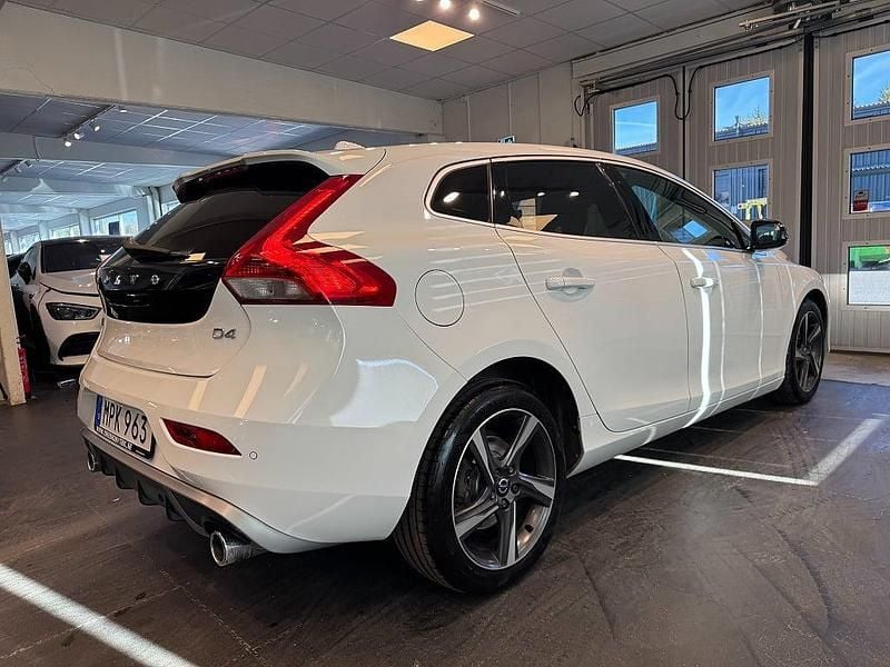 Begagnad Volvo V40 R-Design 190 HK (139 kW) 2014 Vit Kombi