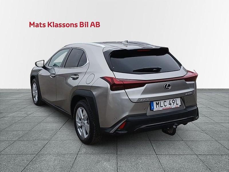 Begagnad Lexus UX 300h Sport Line 201 HK (147 kW) 2024 Grå SUV