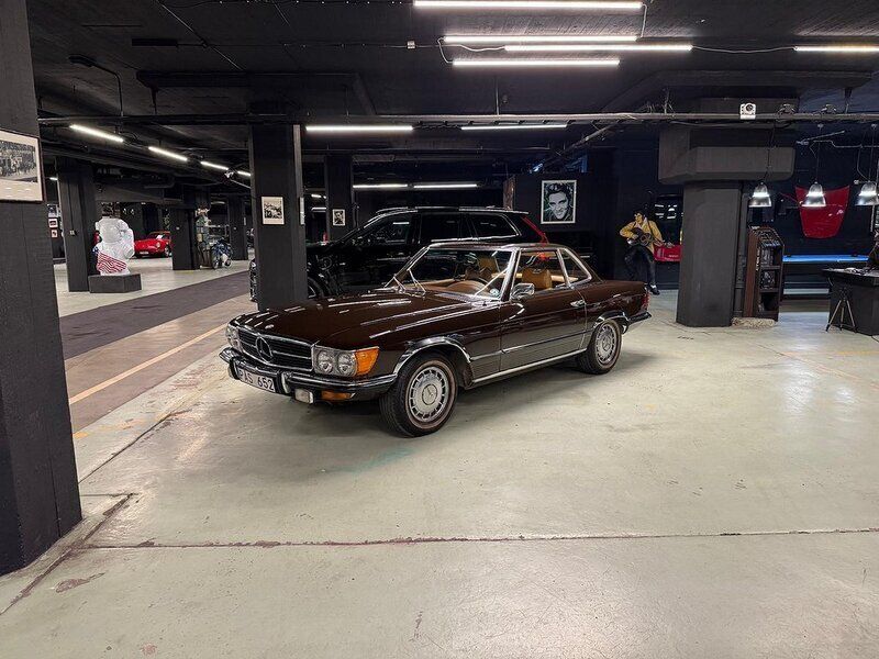 Mörkbrun Begagnad 1972 Mercedes SL450 Cab | 189 000 kr - Bild 1/4
