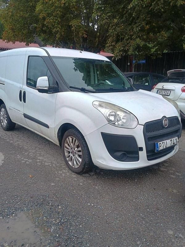 Vit Begagnad 2014 Fiat Doblò Minibuss | 49 900 kr (Lite dyr) - Bild 1/4