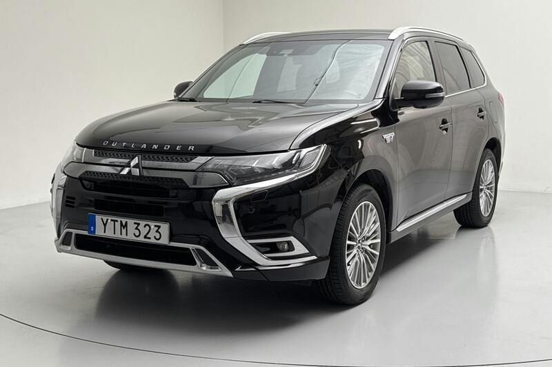 Svart Begagnad 2019 Mitsubishi Outlander SUV | 199 800 kr - Bild 1/4