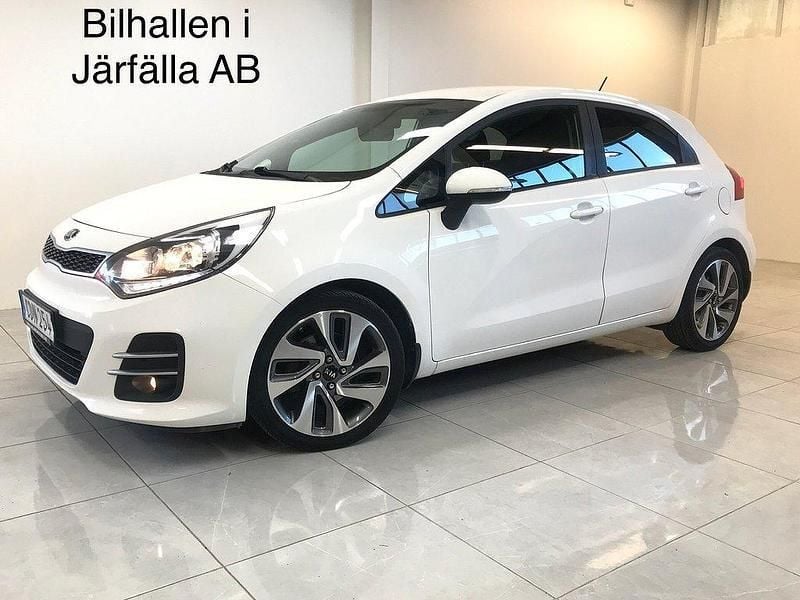 Vit Begagnad 2016 Kia Rio Halvkombi | 109 900 kr (Lite dyr) - Bild 1/4