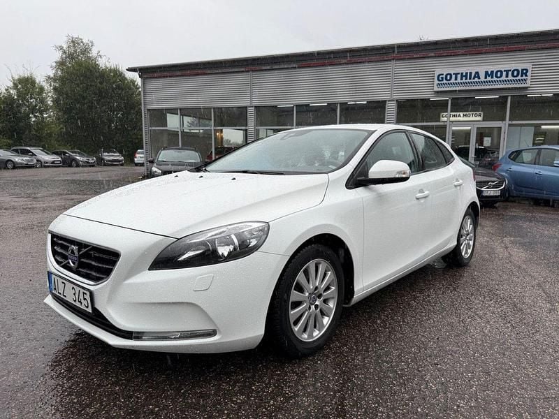 Vit Begagnad 2014 Volvo V40 Kinetic Kombi | 119 900 kr (Marknadspris) - Bild 1/4