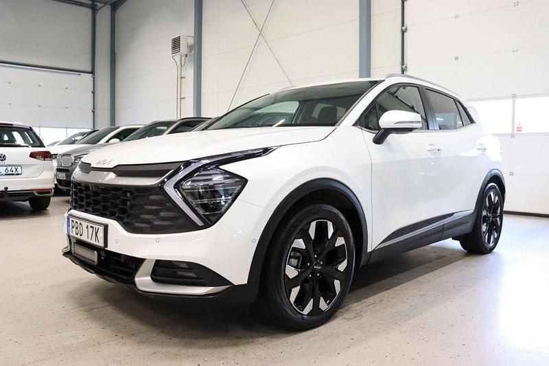 Vit Begagnad 2023 Kia Sportage 2 SUV | 349 800 kr (Bra pris) - Bild 1/4