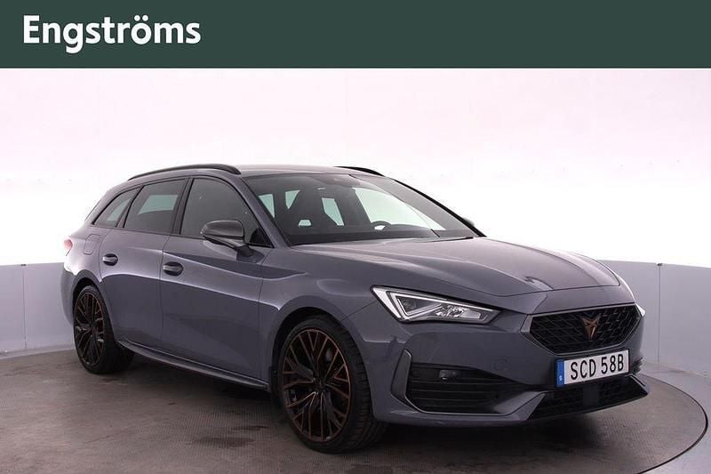Grå Begagnad 2023 Cupra Leon Kombi | 309 000 kr (Marknadspris) - Bild 1/4