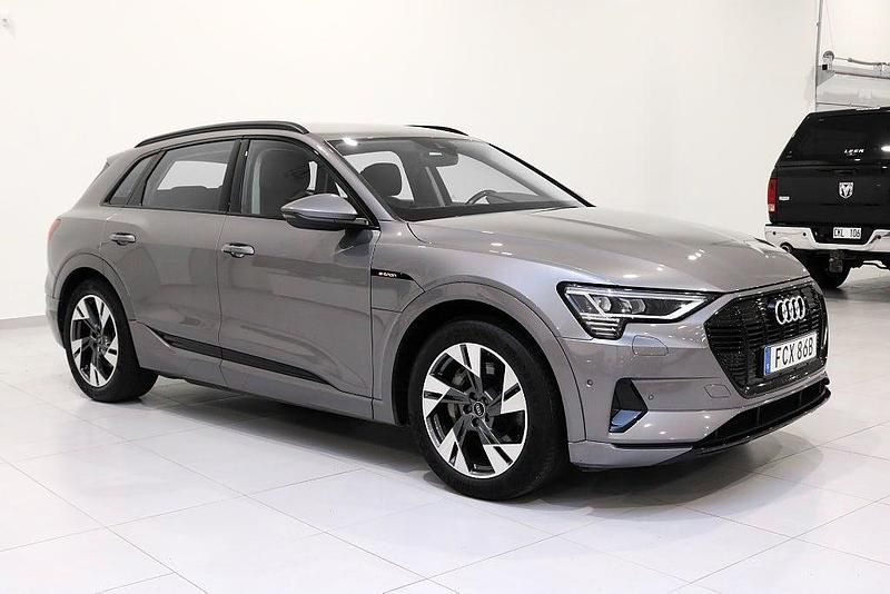 Begagnad Audi e-tron 300 kW (408 HK) 2021 Grå SUV