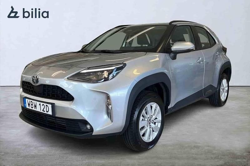 Silver Begagnad 2024 Toyota Yaris Cross Active SUV | 299 900 kr (Marknadspris) - Bild 1/1