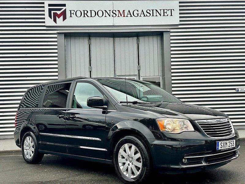 Svart Begagnad 2013 Chrysler Town & Country Minibuss | 89 800 kr - Bild 1/4
