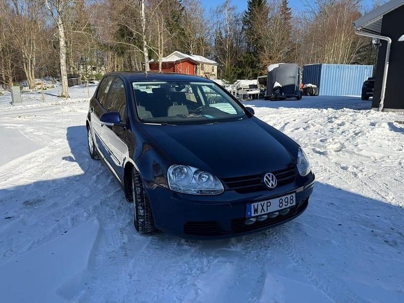 Begagnad VW Golf VI 102 HK (75 kW) 2009 Halvkombi