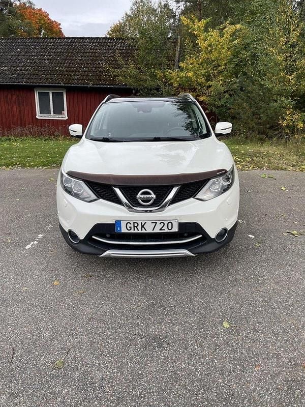 Vit Begagnad 2015 Nissan Qashqai SUV | 79 900 kr (Marknadspris) - Bild 1/4