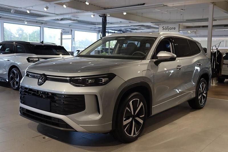 Silver Ny 2025 VW Tayron Life SUV | 617 800 kr - Bild 1/4