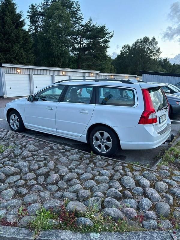 Begagnad 2010 Volvo V70 Kombi | 58 000 kr (Superpris) - Bild 1/2