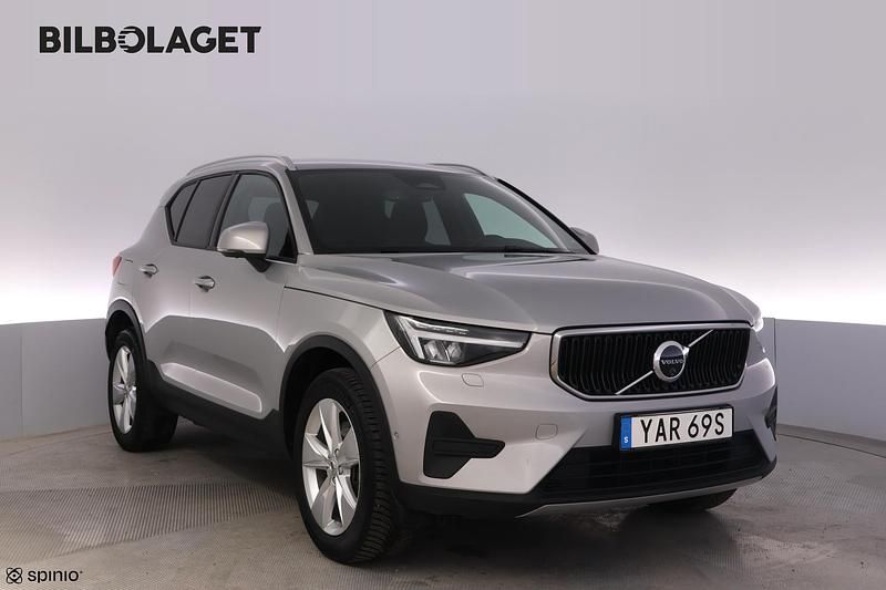 Silver Begagnad 2023 Volvo XC40 Core SUV | 324 800 kr (Marknadspris) - Bild 1/4