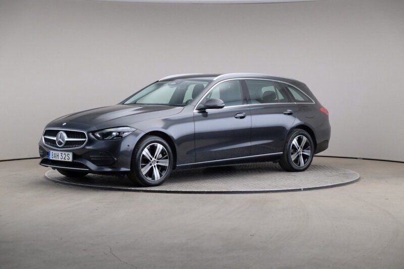 Grå (grafitgrå (metallic)) Begagnad 2022 Mercedes C300e Avantgarde Kombi | 349 000 kr - Bild 1/4