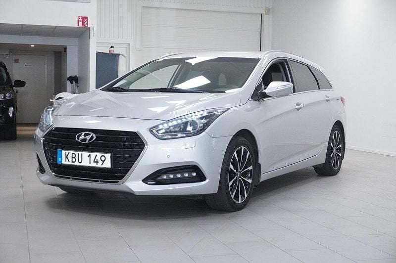 Silver Begagnad 2015 Hyundai i40 Kombi | 94 900 kr (Marknadspris) - Bild 1/4