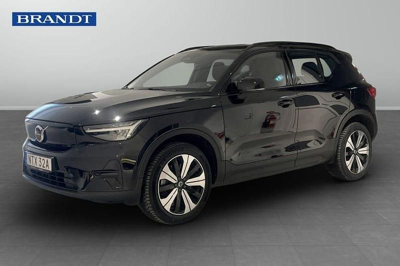 Svart Begagnad 2023 Volvo XC40 Core SUV | 329 900 kr (Marknadspris) - Bild 1/3