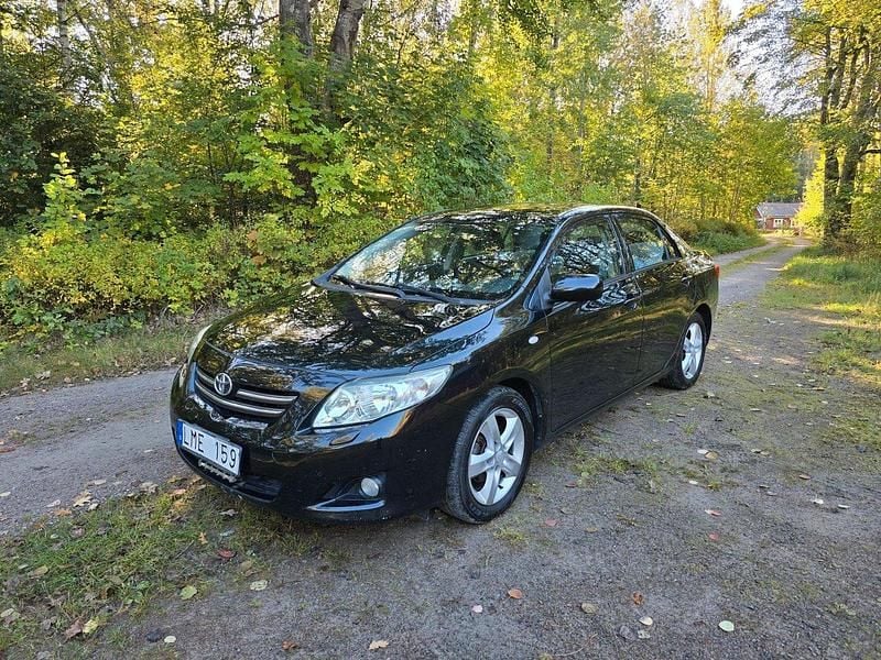 Svart Begagnad 2008 Toyota Corolla Sedan | 45 000 kr (Marknadspris) - Bild 1/4