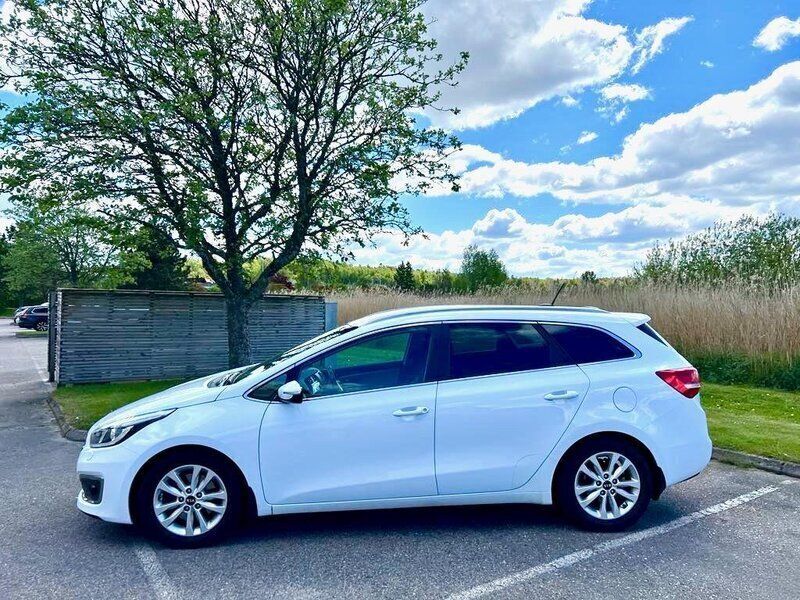Vit Begagnad 2016 Kia Ceed Sportswagon Kombi | 118 500 kr (Marknadspris) - Bild 1/4