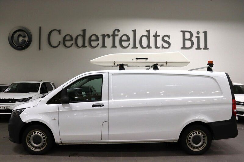 Vit Begagnad 2018 Mercedes Vito Minibuss | 269 700 kr (Marknadspris) - Bild 1/4