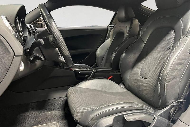 Begagnad Audi TT Comfort 160 HK (117 kW) 2012 Vit Sportkupé