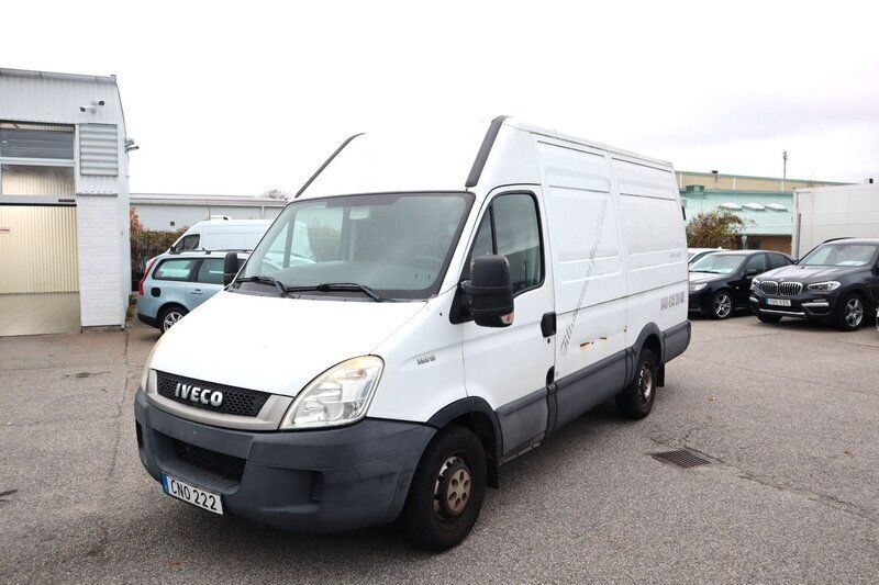 Vit Begagnad 2011 Iveco Daily Van | 79 900 kr (Marknadspris) - Bild 1/4