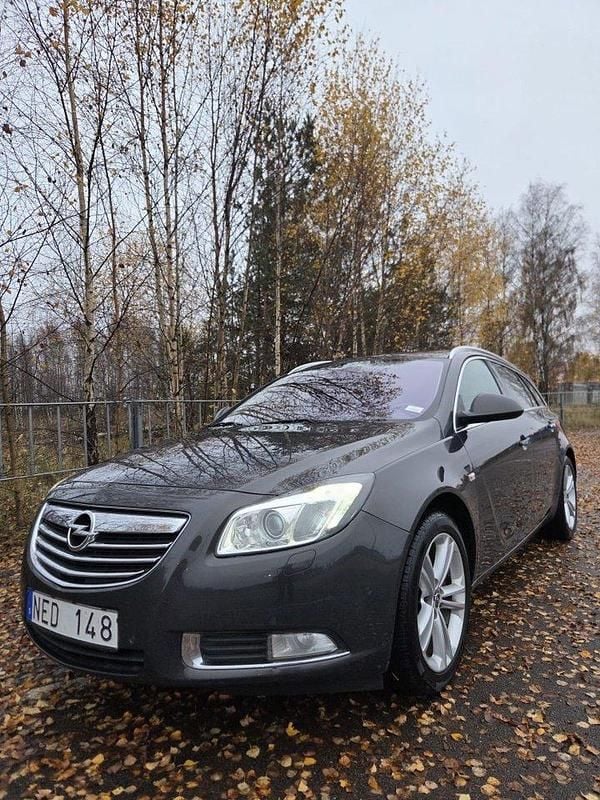 Grå Begagnad 2013 Opel Insignia Cosmo Kombi | 59 900 kr (Marknadspris) - Bild 1/4