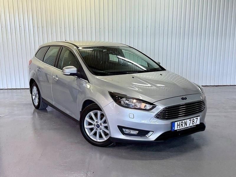 Grå Begagnad 2015 Ford Focus Titanium Kombi | 59 500 kr (Marknadspris) - Bild 1/4