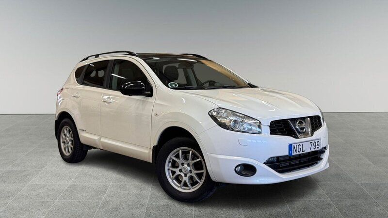 Vit Begagnad 2013 Nissan Qashqai SUV | 74 900 kr (Marknadspris) - Bild 1/4