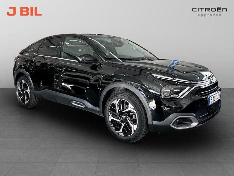 Svart Begagnad 2024 Citroën C4 Shine Halvkombi | 229 900 kr (Marknadspris) - Bild 1/4