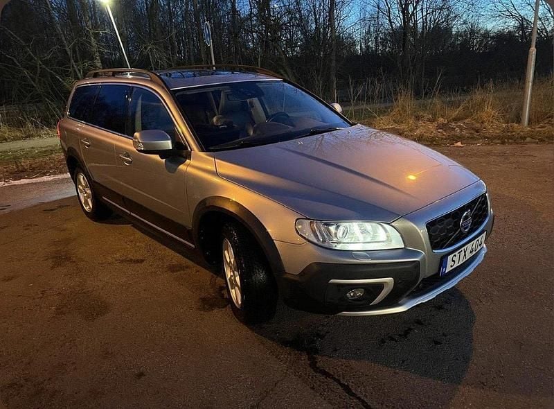 Silver Begagnad 2015 Volvo XC70 Summum Kombi | 190 000 kr (Marknadspris) - Bild 1/4