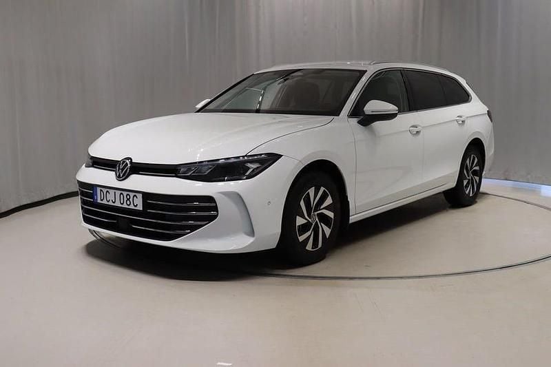 Begagnad VW Passat Business 150 HK (110 kW) 2024 Vit Kombi