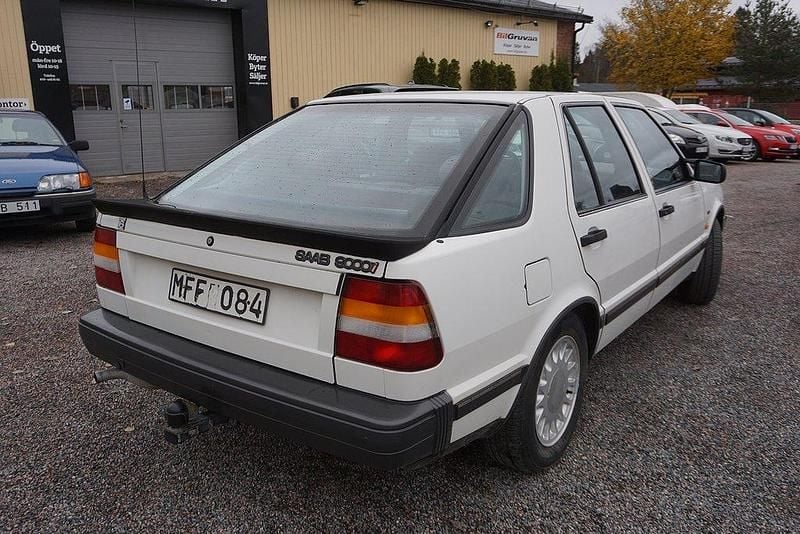 Begagnad Saab 9000 131 HK (96 kW) 1986 Vit Halvkombi