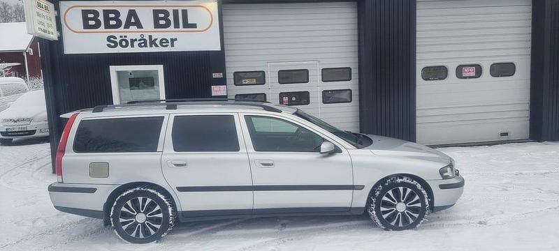Grå Begagnad 2004 Volvo V70 Business Edition Kombi | 29 900 kr (Marknadspris) - Bild 1/4